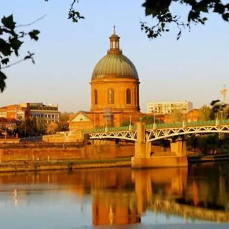 Superbe T2 Avec Terrasse Face Au Parc Des Fontaines * Toulouse