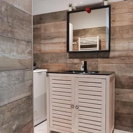 Superbe T2 Avec Terrasse Face Au Parc Des Fontaines Apartman