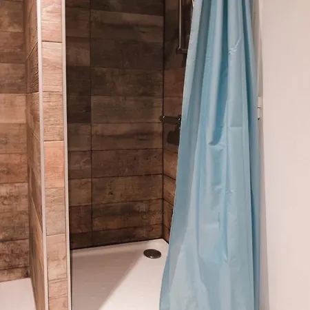 Superbe T2 Avec Terrasse Face Au Parc Des Fontaines Appartamento